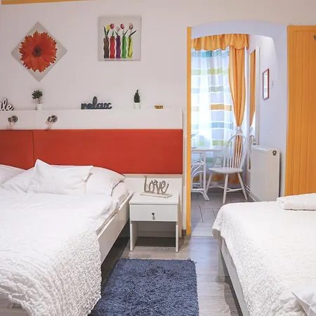 Szivárvány Panzió Alojamento de Acomodação e Pequeno-almoço 2*